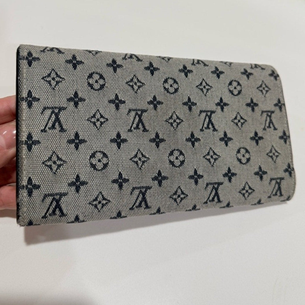 Louis Vuitton Gray and Navy Mini Lin International Wallet