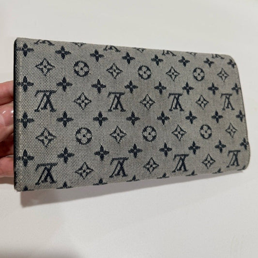 Louis Vuitton Gray and Navy Mini Lin International Wallet